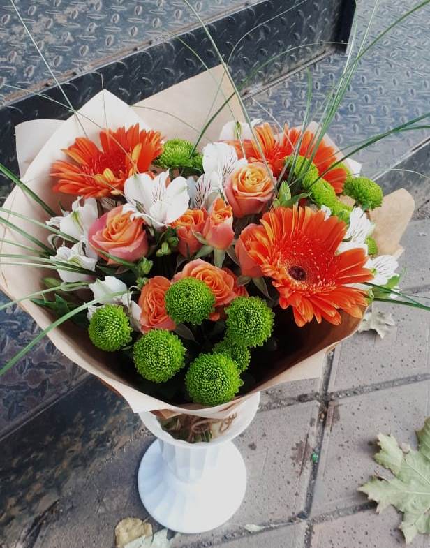 Букет цветов из: Герберы, Хризантемы, Альстромерии и Розы в Истре Истринский район
