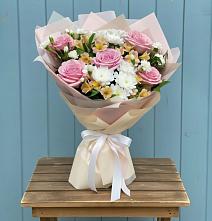 Букет цветов из:  Гвоздики, Орхидеи и Розы в Истре Истринский район