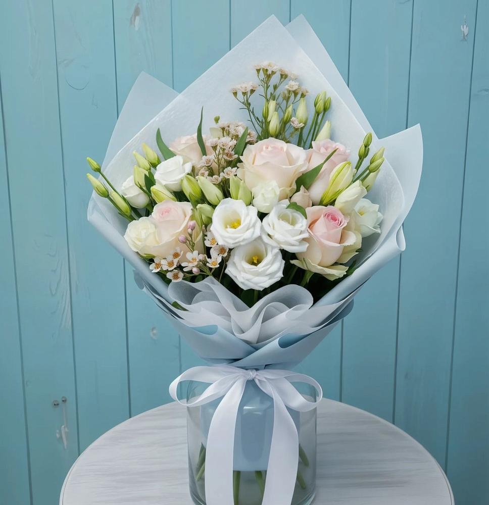 Букет цветов из: Розы и Лизиантусы в Истре Истринский район