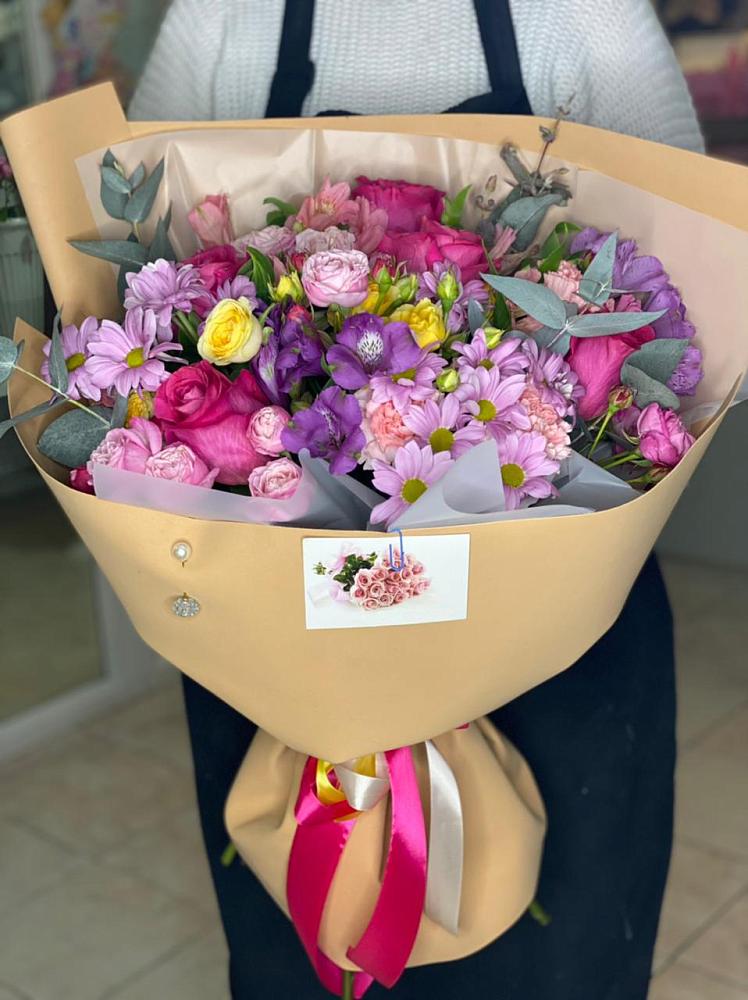 Букет цветов из: Хризантемы, Гвоздики и Альстромерии в Истре Истринский район