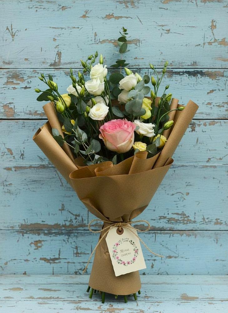 Букет цветов из: Розы и Лизиантусы в Истре Истринский район