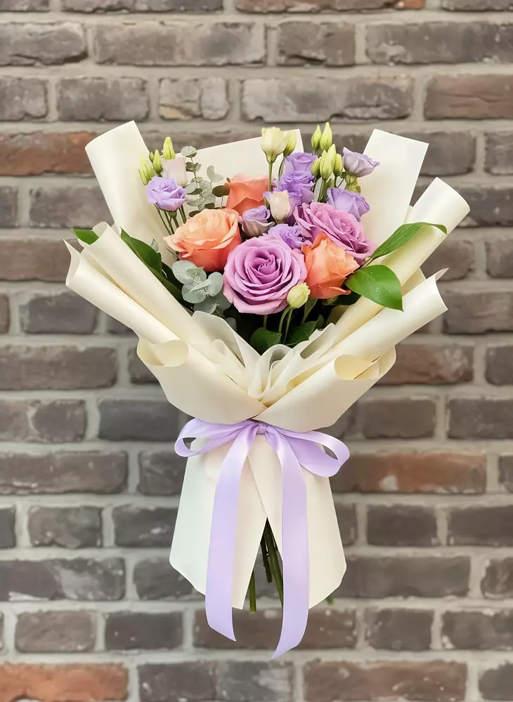 Букет цветов из: Лизиантусы и Розы в Истре Истринский район