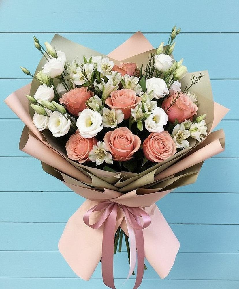 Букет цветов из: Розы, Альстромерии и Лизиантусы в Истре Истринский район