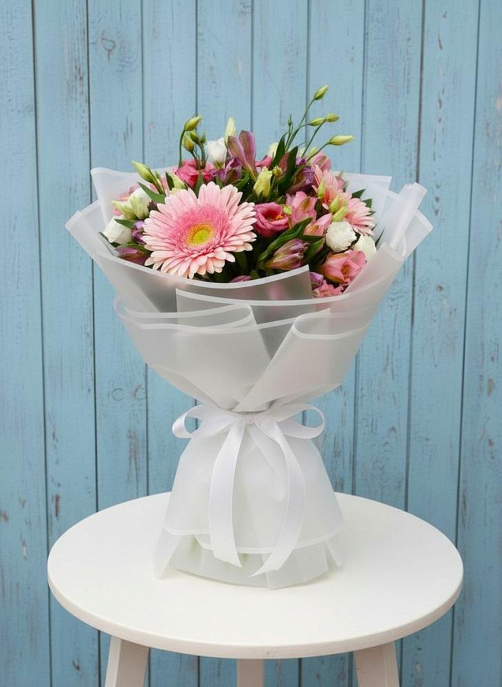 Букет цветов из: Герберы, Альстромерии и Лизиантусы в Истре Истринский район