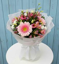Букет цветов из:  Герберы, Альстромерии и Лизиантусы в Истре Истринский район