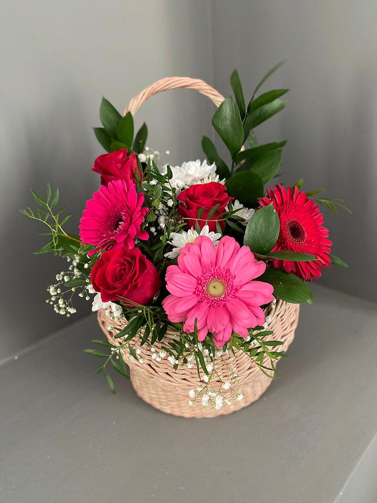 Цветочная композиция из Розы, Хризантемы и Герберы в корзине в Истре Истринский район