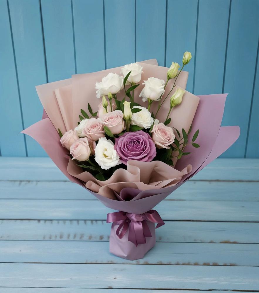 Букет цветов из: Розы и Лизиантусы в Истре Истринский район